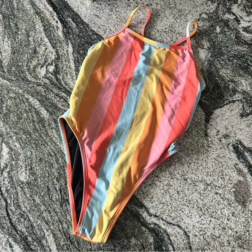 JOLYN ONESIE - Perry Onesie in the VINTAGE print SHERBET!🍧